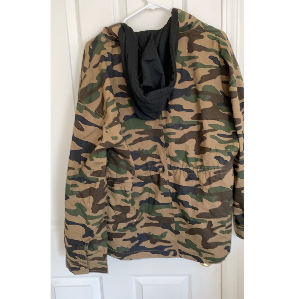 Oversized Camo Jacket - Picture 2 of 3